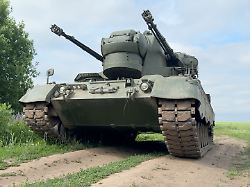 Bild: Soldaten zeigen PRTL-Gepard: In Deutschland einst ausgemusterter Panzertyp ist in der Ukraine unverzichtbar